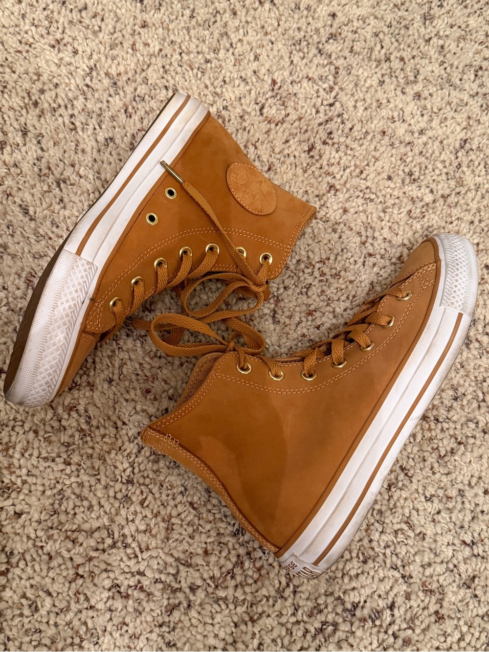 🌅 Suede Converse